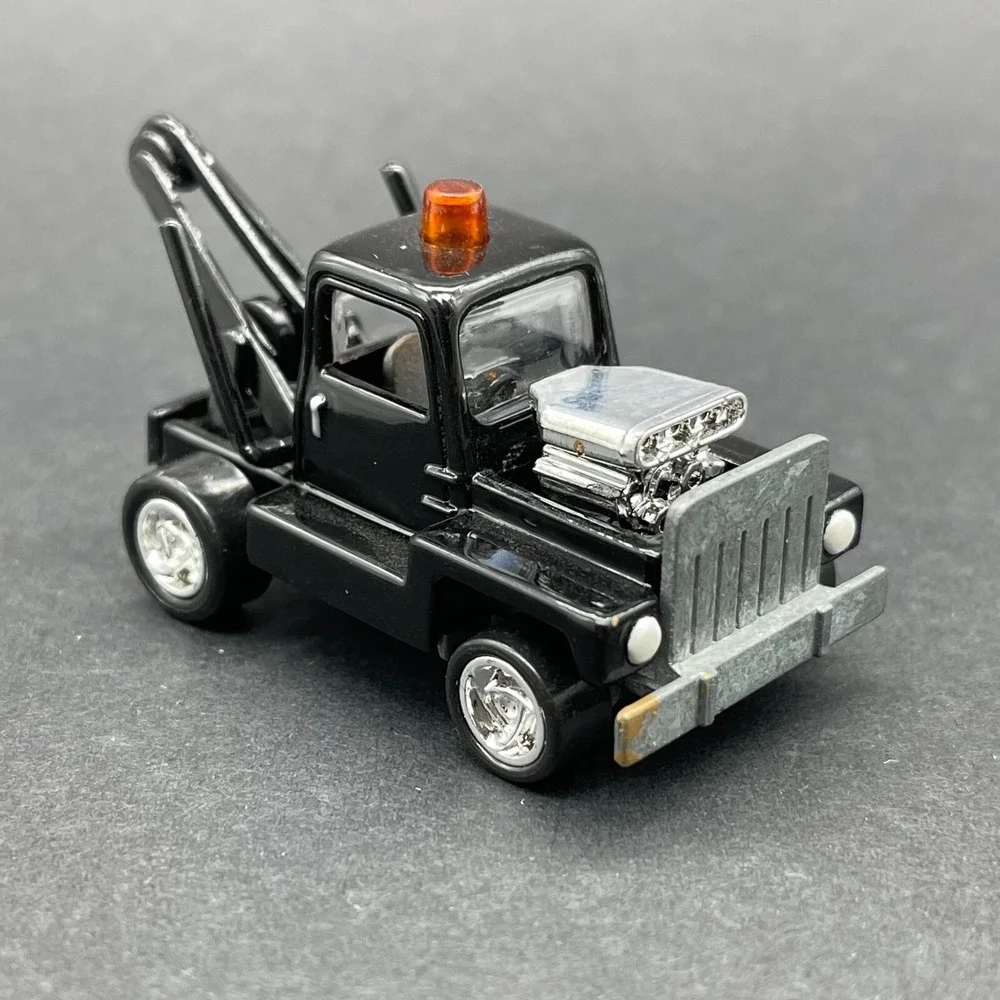 Johnny Lightning‎ The Lost Toppers 1971 Tow'd Tow Truck Black Diecast 1/64 Loose
